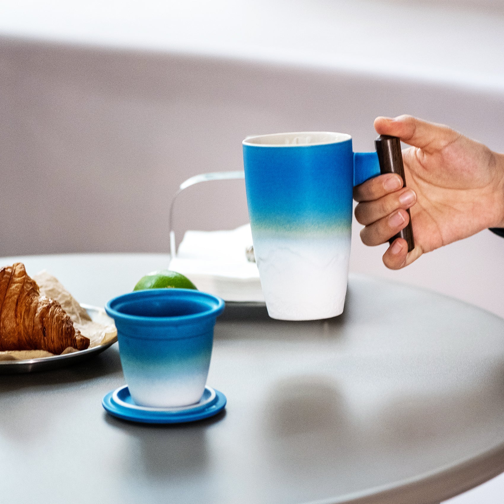 SUMETAS Ceramic Tea Cup with Infuser and Lid Tea Mugs Wooden Handle 13.5oz (Cyan Blue)